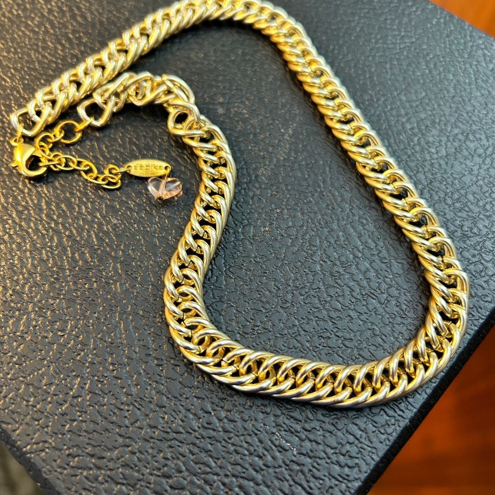 Sabika Elegant Gold Chain Necklace, super lightweight.